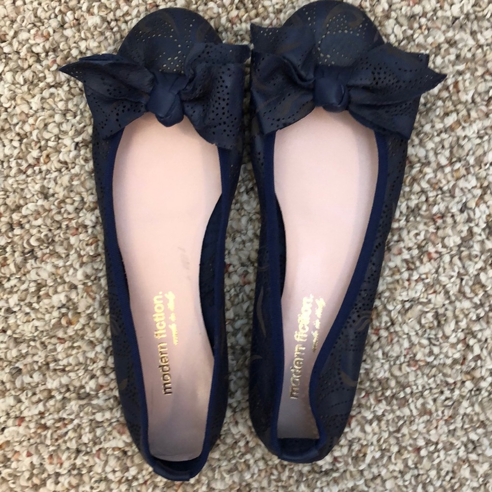 Modern Fiction Leather Flats